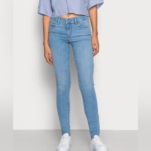 Levi’s - 710 super skinny jeans - light wash - size 25
